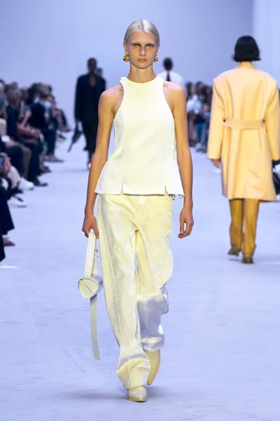 Look 7